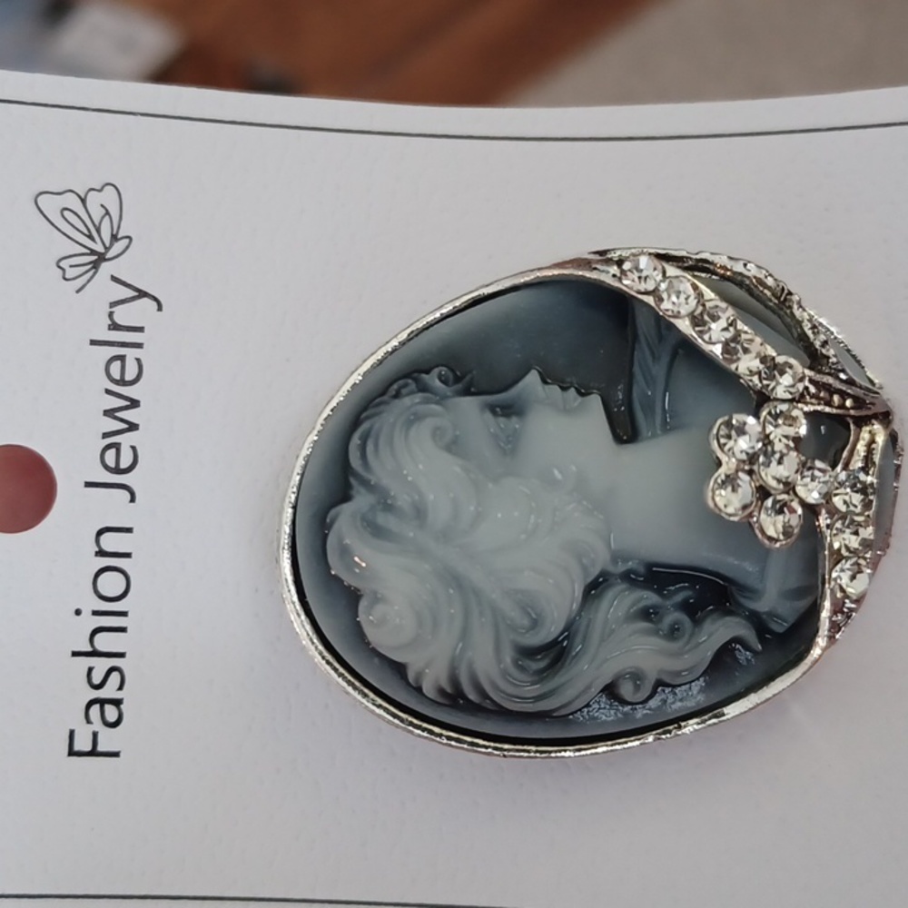 Brooche